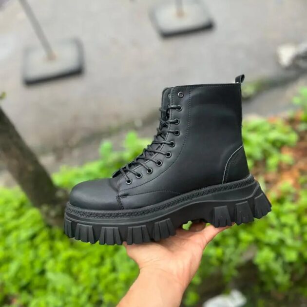 حذاء بيرشكا أسود